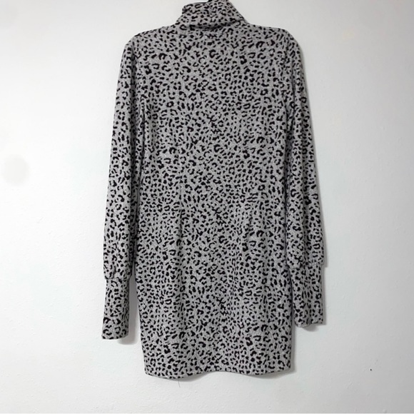 Charlotte Russe Small Womens
Sweater Dress Leopard Print Turtle
Neck NWT - Picture 3 of 4
